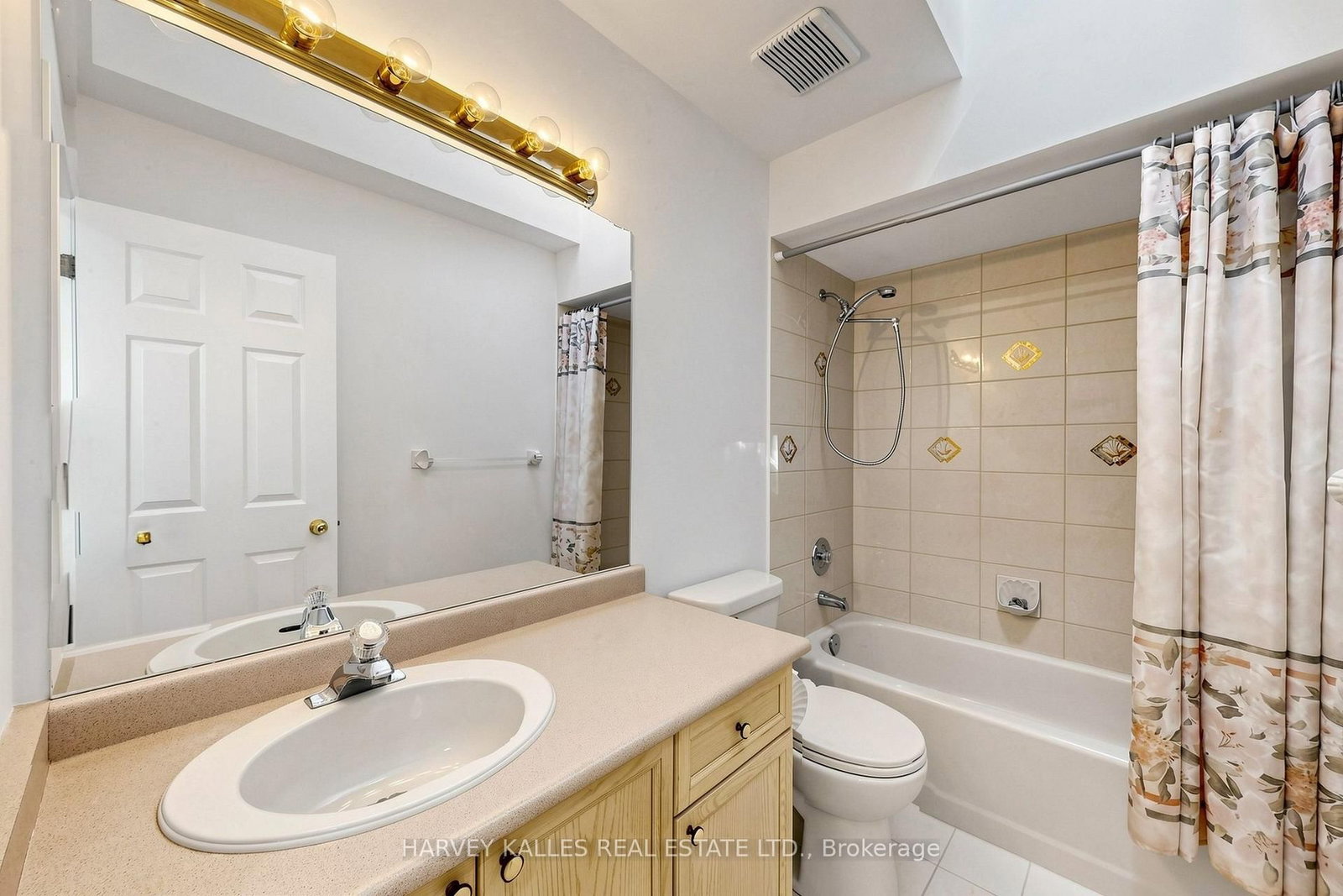 15 Woodville Avenue • Toronto, ON photo 27