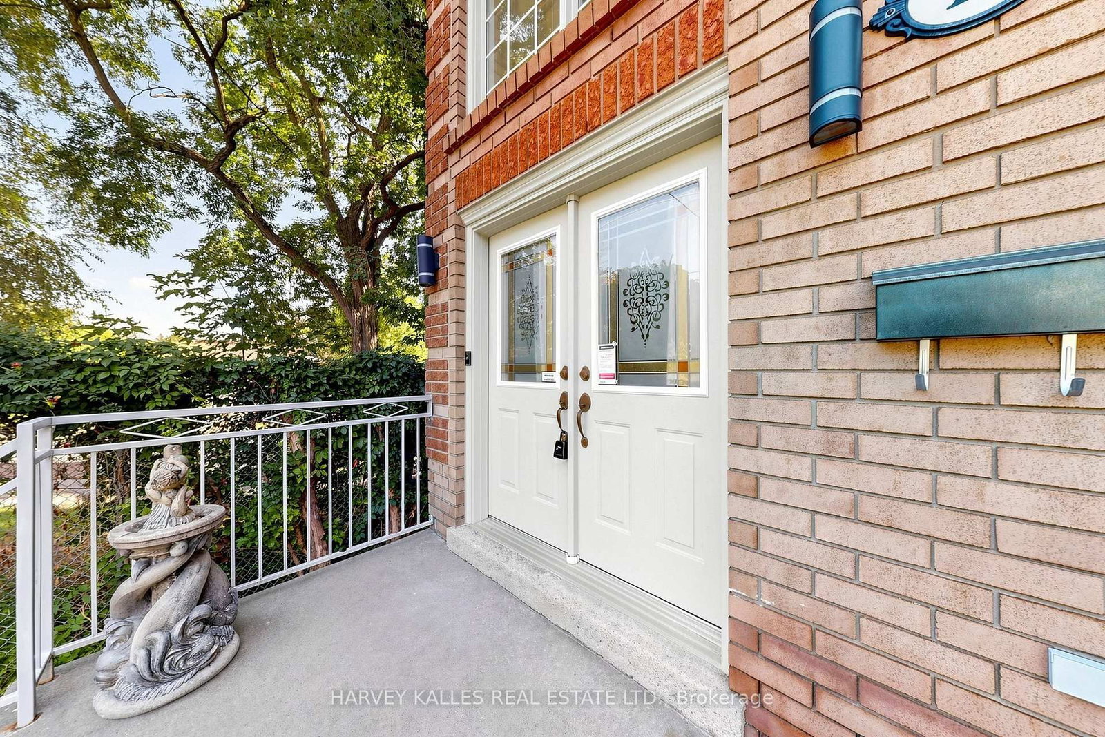 15 Woodville Avenue • Toronto, ON photo 5