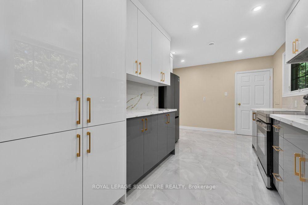 16 Earswick Drive • Toronto, ON photo 10