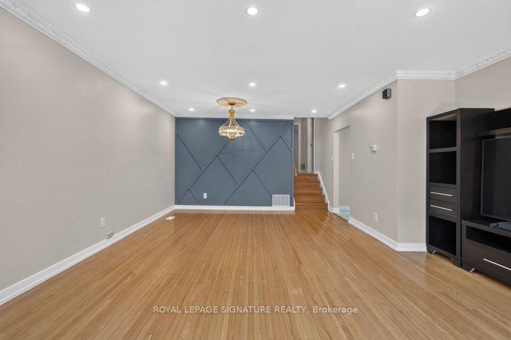 16 Earswick Drive • Toronto, ON photo 14