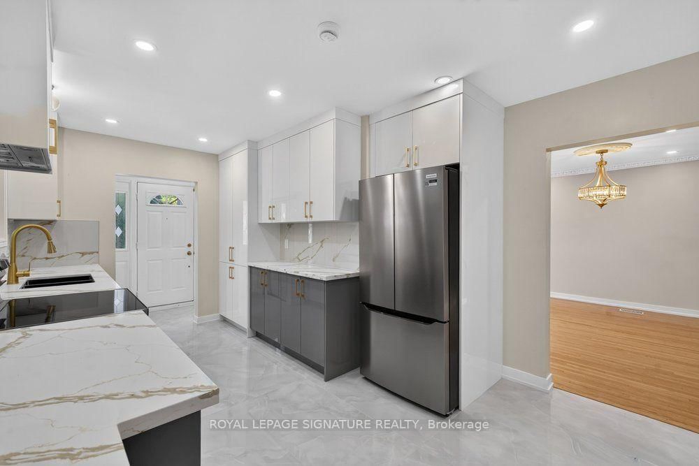 16 Earswick Drive • Toronto, ON photo 8