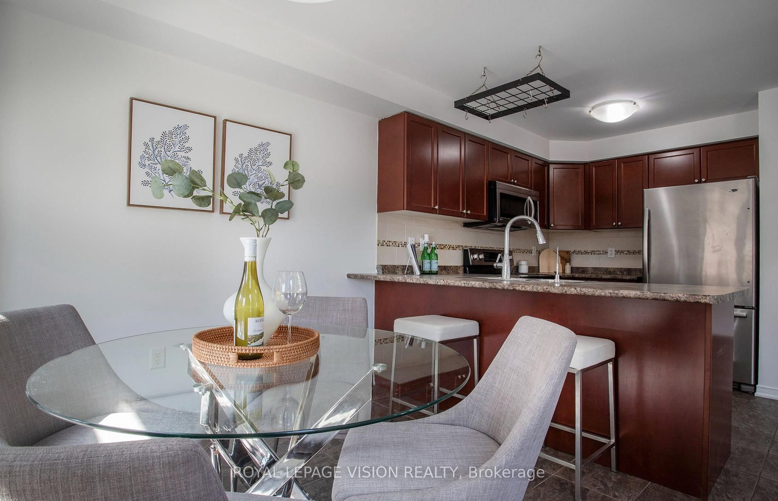 2 Laprade Square • Clarington, ON photo 11
