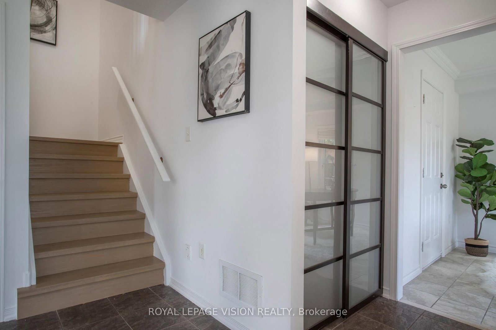 2 Laprade Square • Clarington, ON photo 14