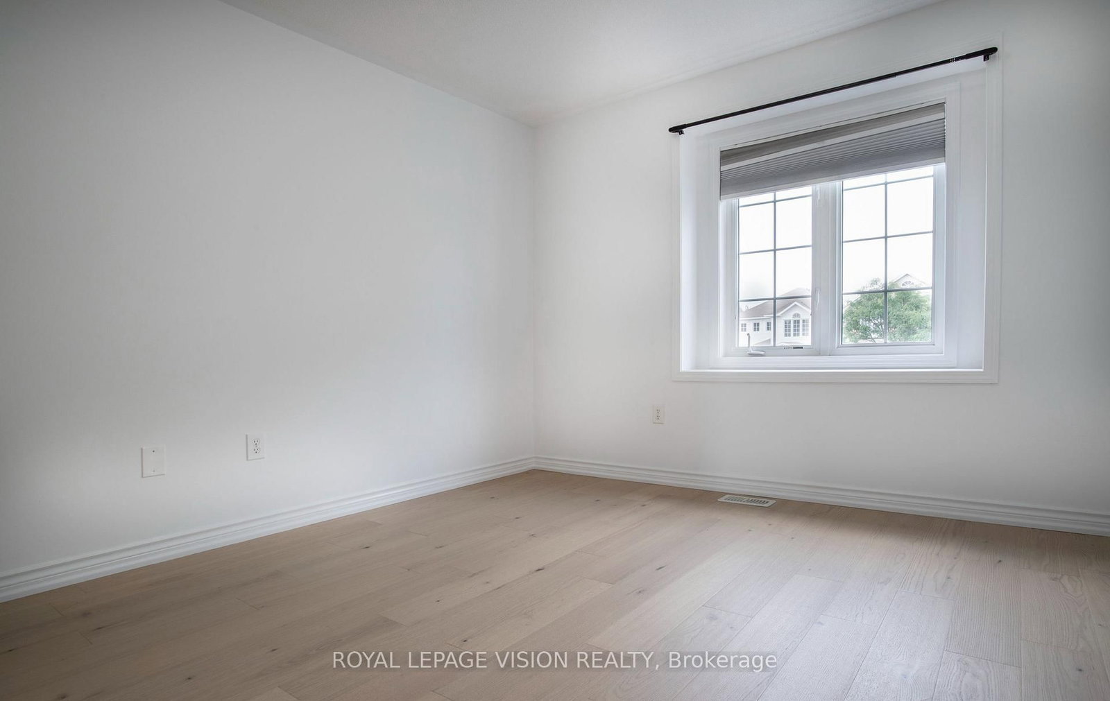 2 Laprade Square • Clarington, ON photo 24
