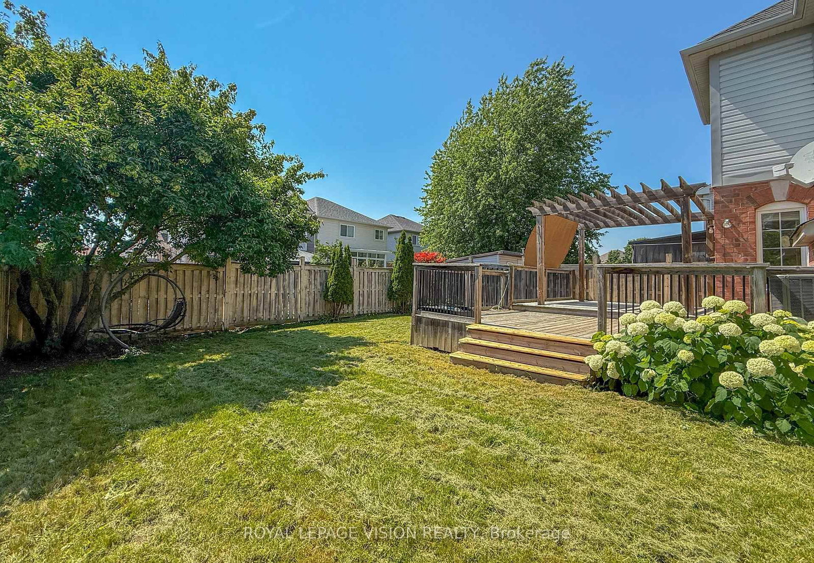 2 Laprade Square • Clarington, ON photo 39