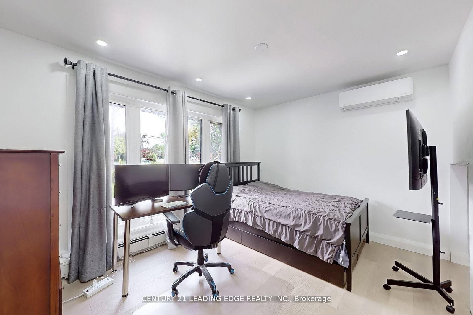 20 Bypass Court • Toronto, ON photo 10