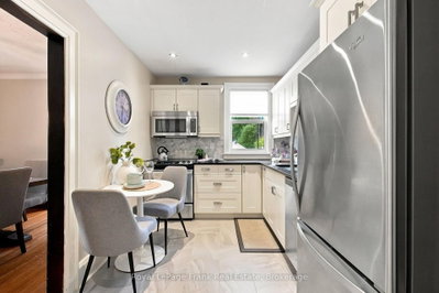 44 Mclaughlin Boulevard • Oshawa, ON photo 6