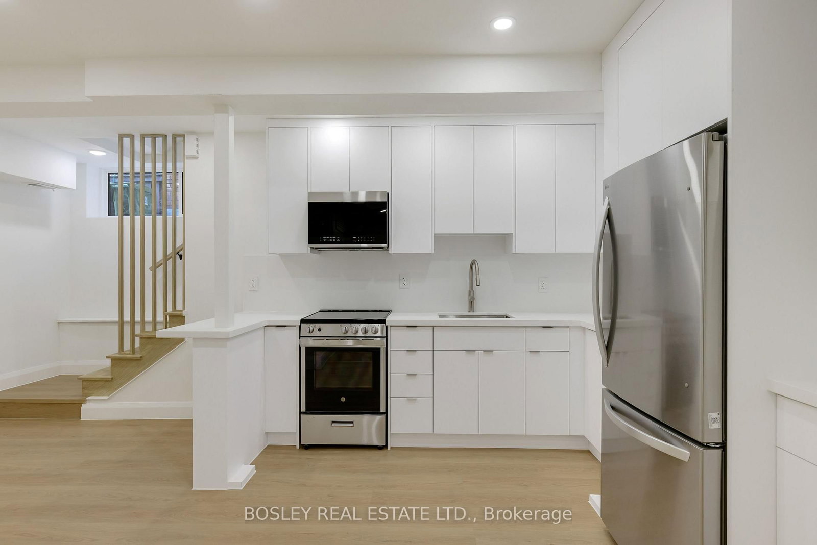 C-225 Gainsborough Rd, Toronto, view 10