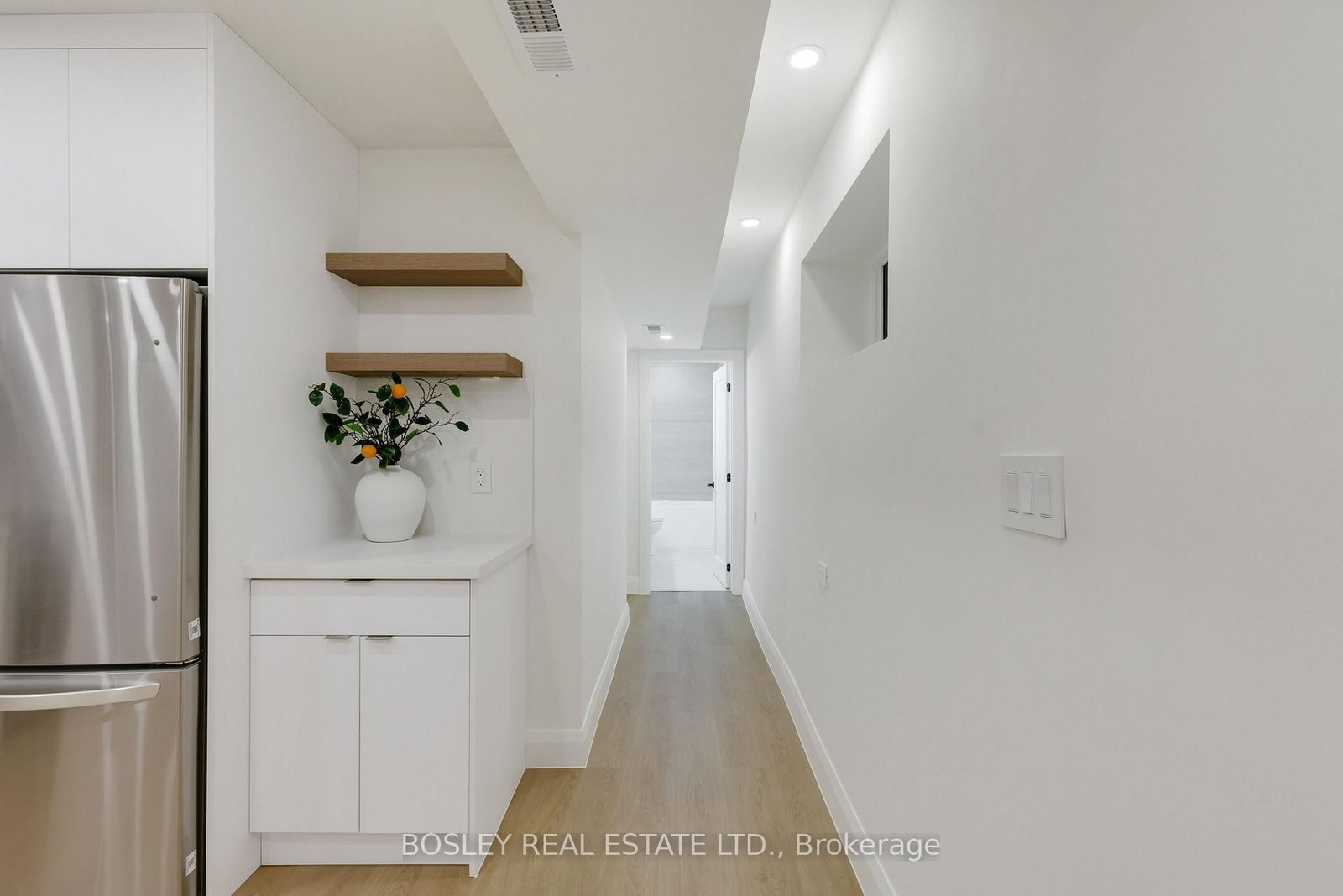 C-225 Gainsborough Rd, Toronto, view 13