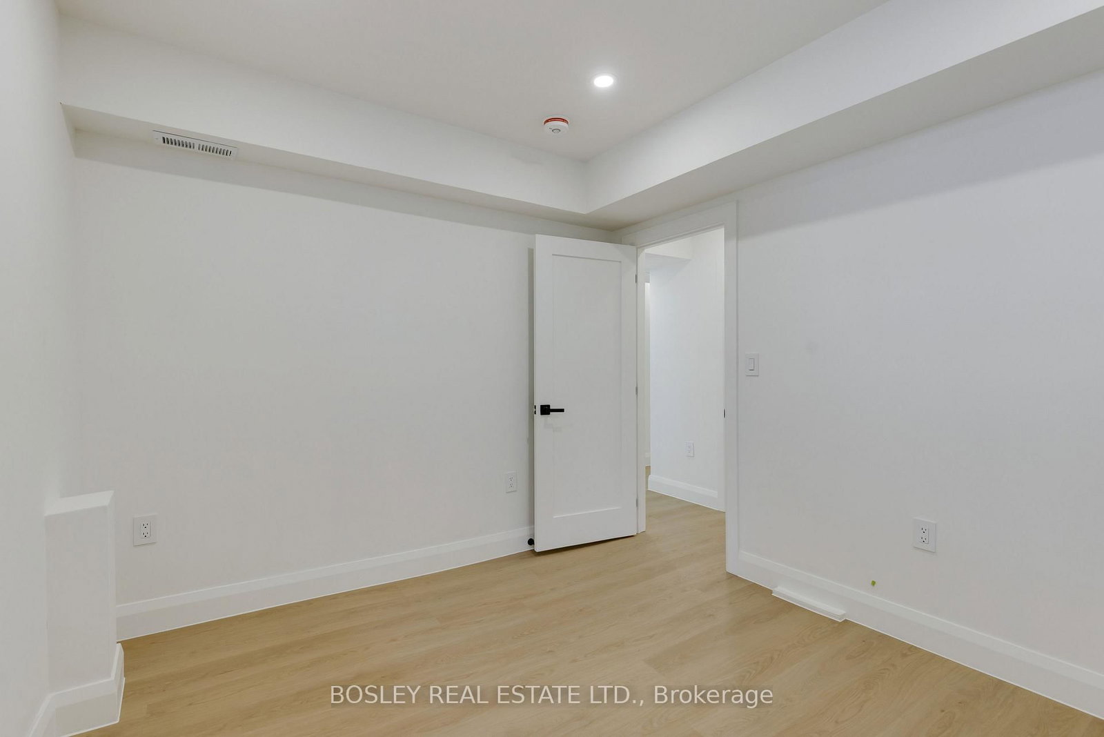 C-225 Gainsborough Rd, Toronto, view 17
