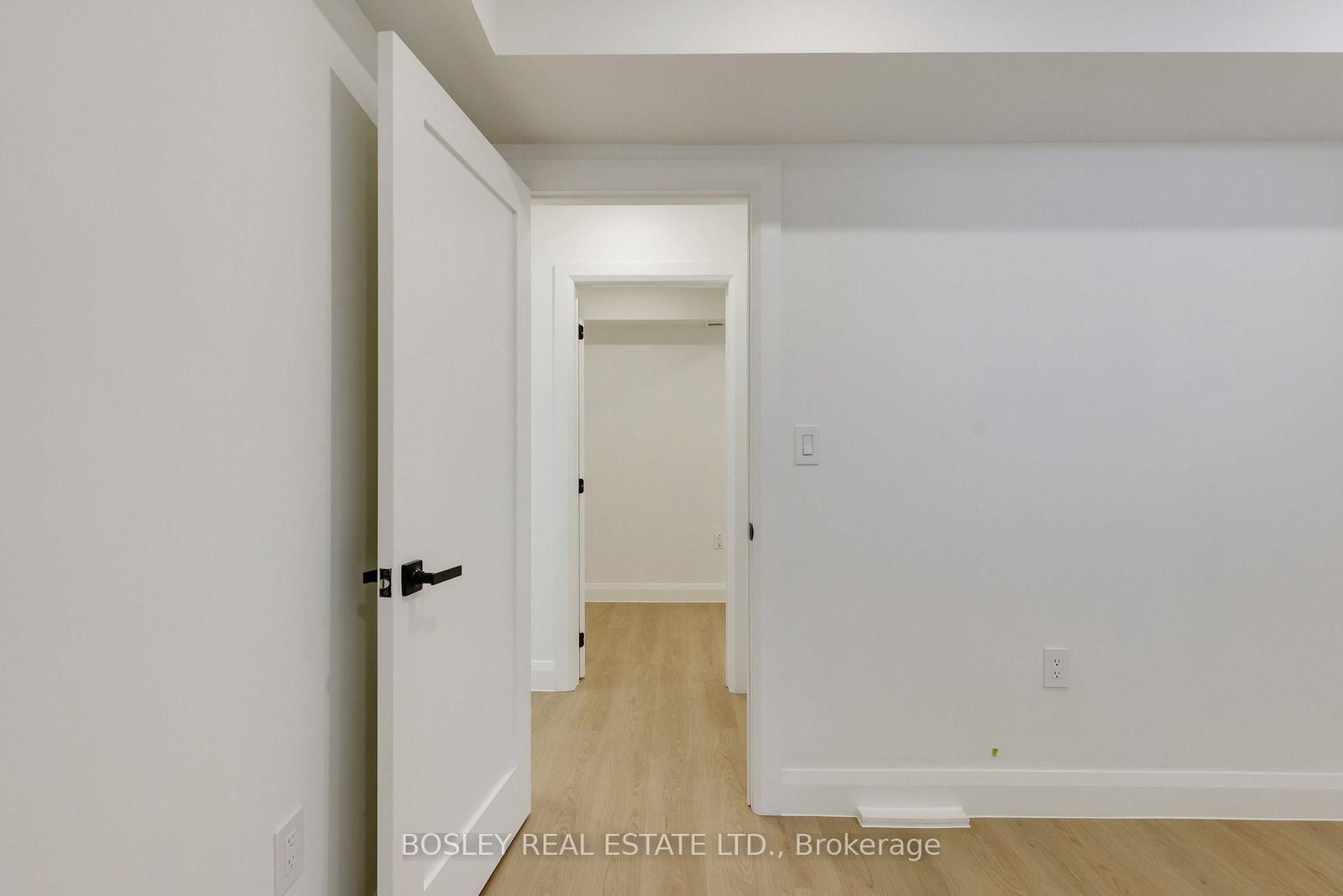 C-225 Gainsborough Rd, Toronto, view 18