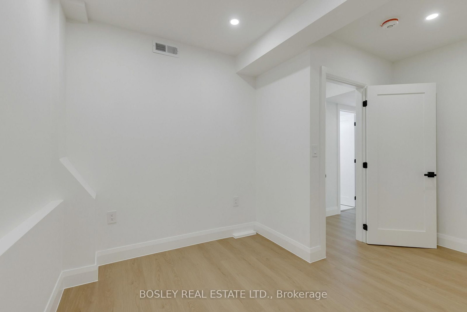 C-225 Gainsborough Rd, Toronto, view 20