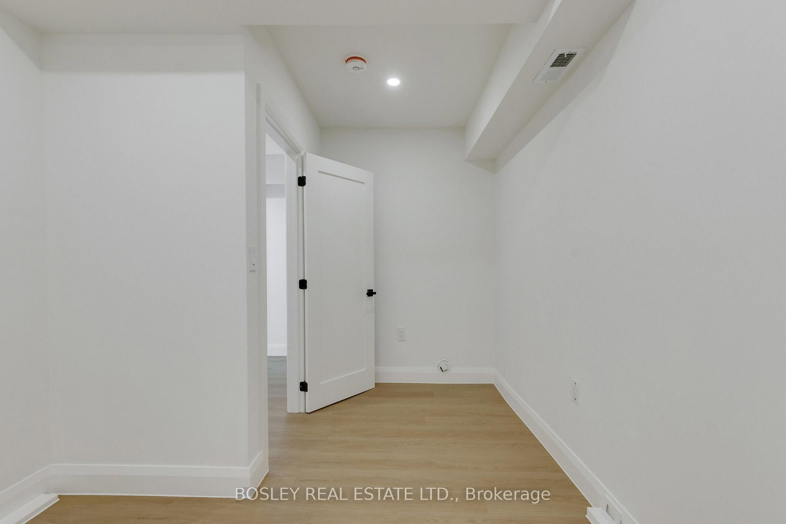 C-225 Gainsborough Rd, Toronto, view 21