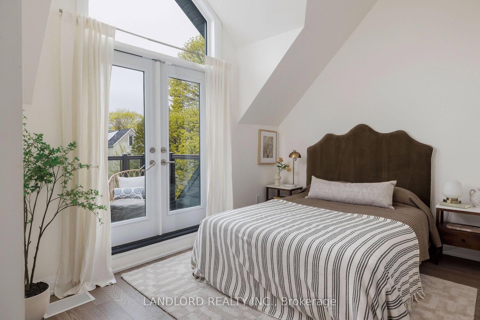 2-175 Jones Ave, Toronto, view 14