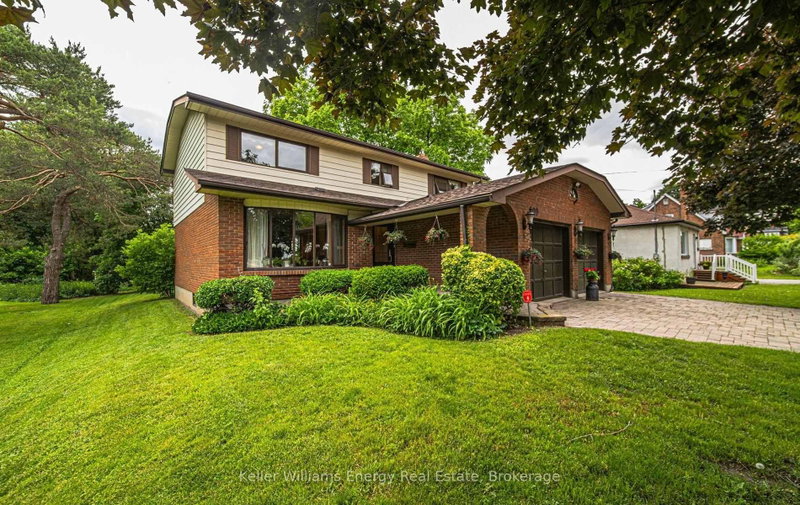 409 Gilbert St E photo 5