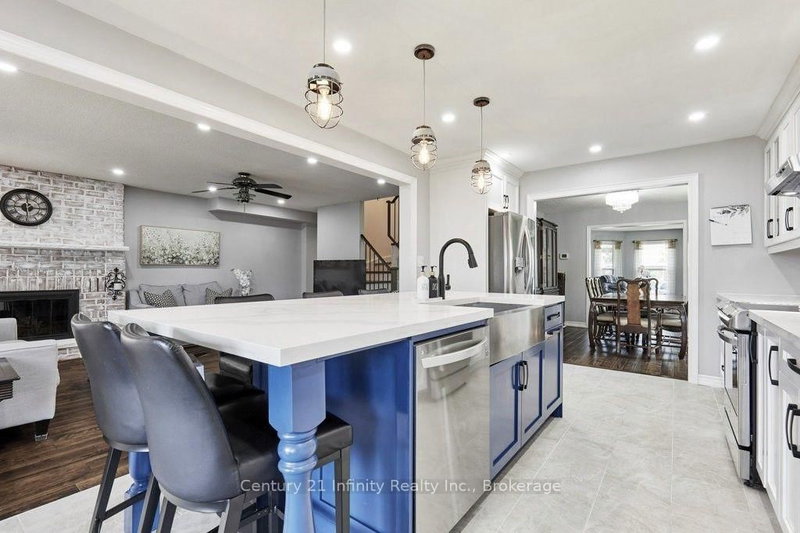 8 Murkar Crescent