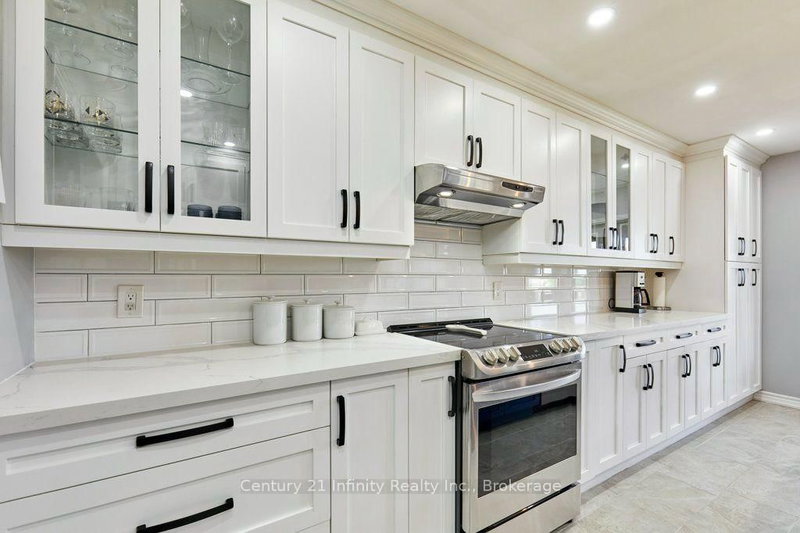 8 Murkar Crescent