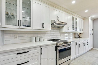 8 Murkar Crescent • Whitby, ON photo 3