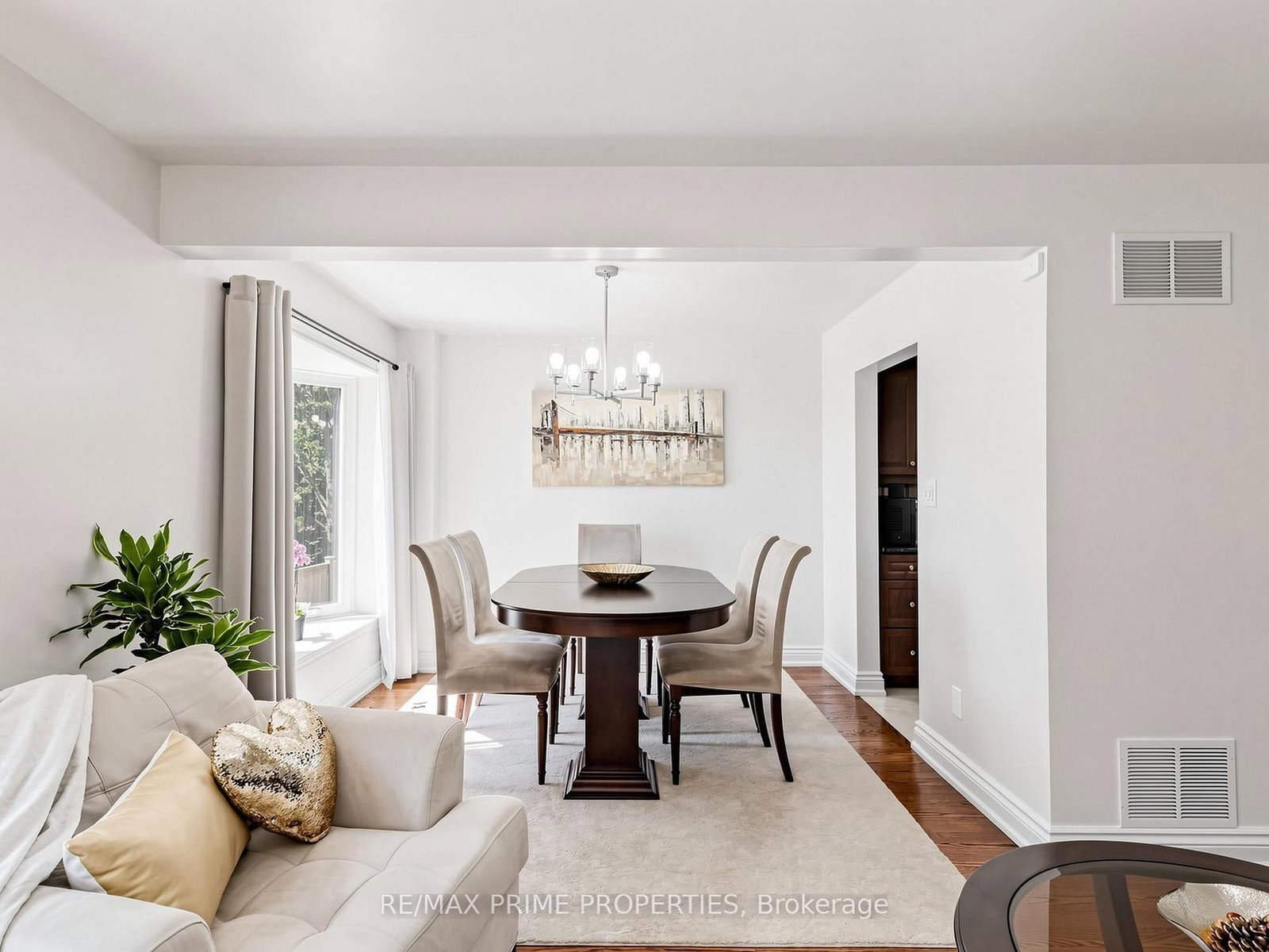 19 Post Horn Grove • Toronto, ON photo 14