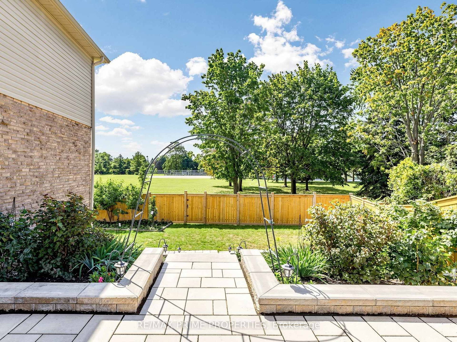 19 Post Horn Grove • Toronto, ON photo 42