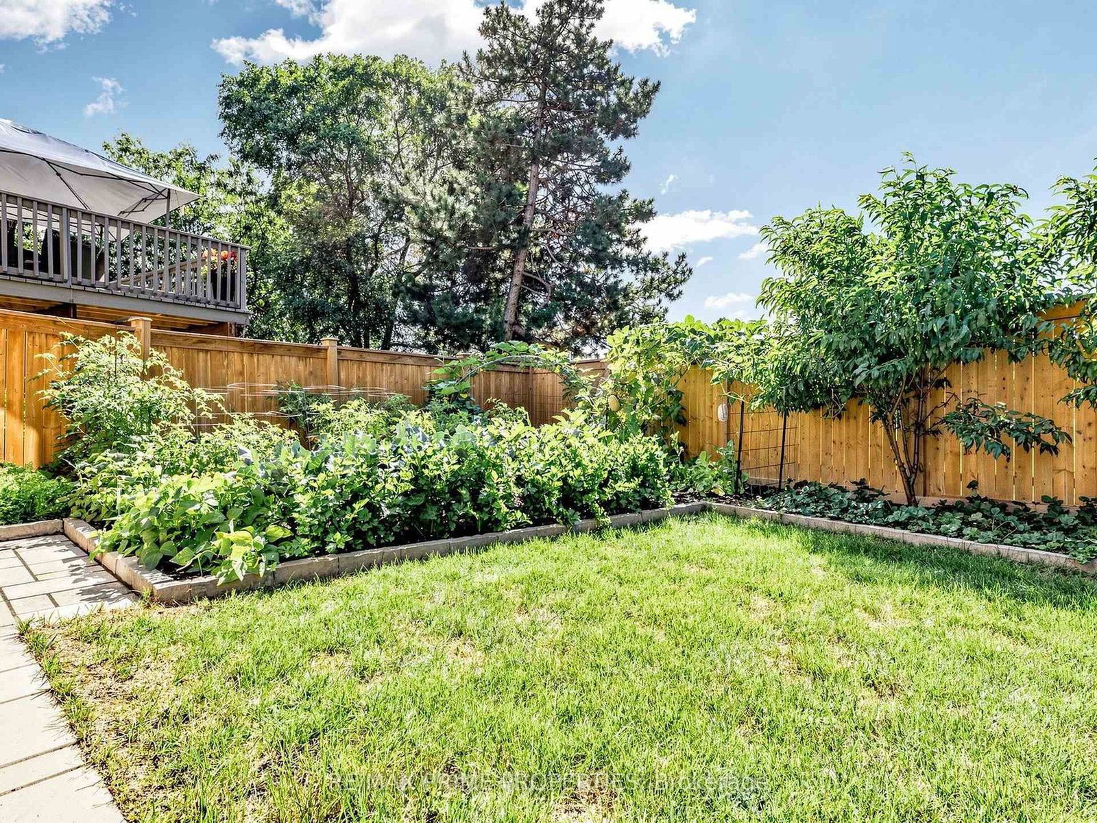 19 Post Horn Grove • Toronto, ON photo 46