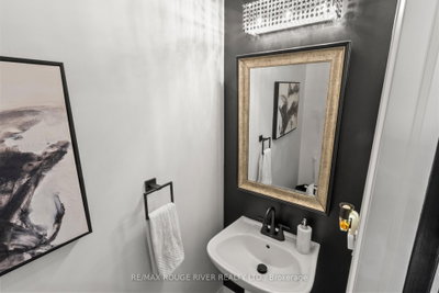 24 Waterside Way • Whitby, ON photo 5