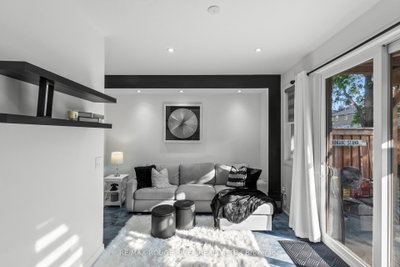24 Waterside Way • Whitby, ON photo 8