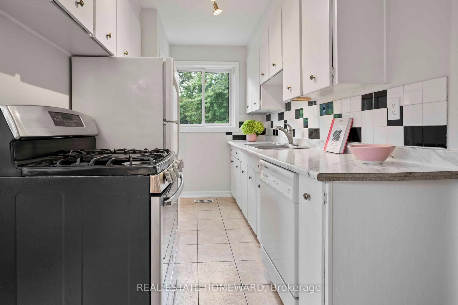 118 Zaph Avenue • Toronto, ON photo 17