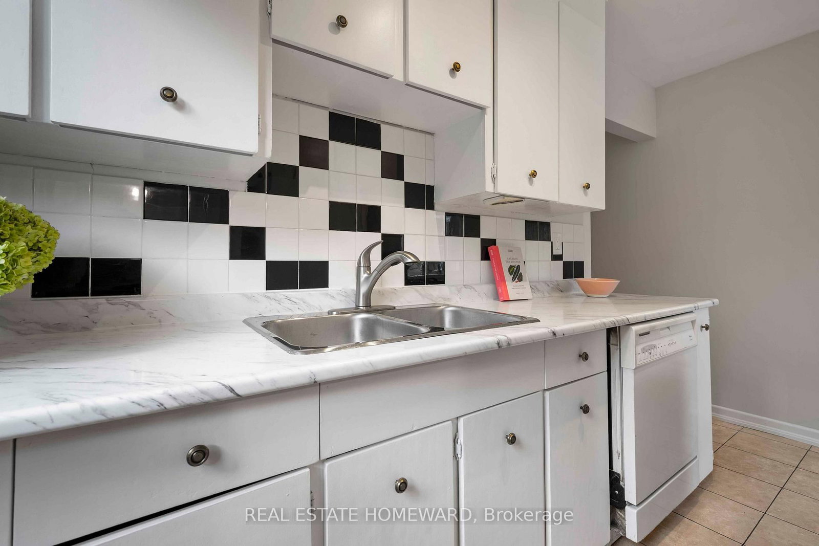 118 Zaph Avenue • Toronto, ON photo 18