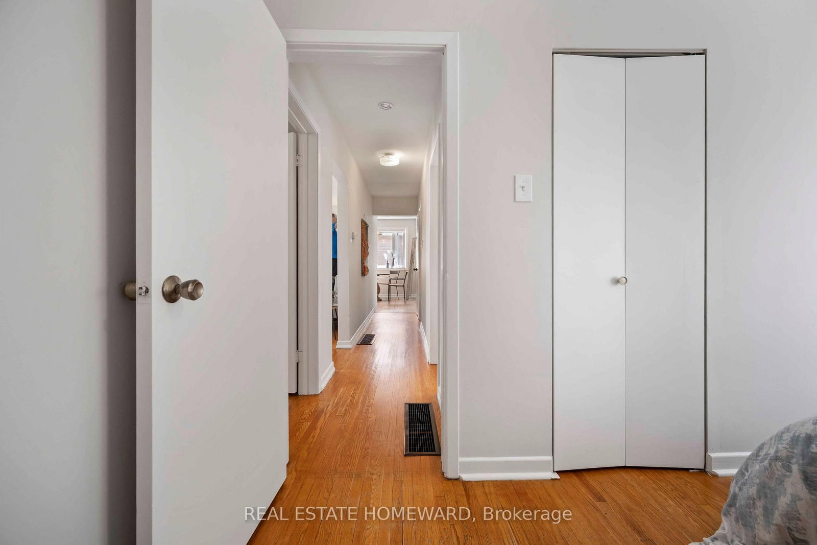 118 Zaph Avenue • Toronto, ON photo 25