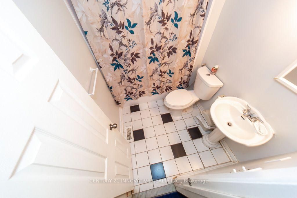48 Dunthorne Court • Toronto, ON photo 32