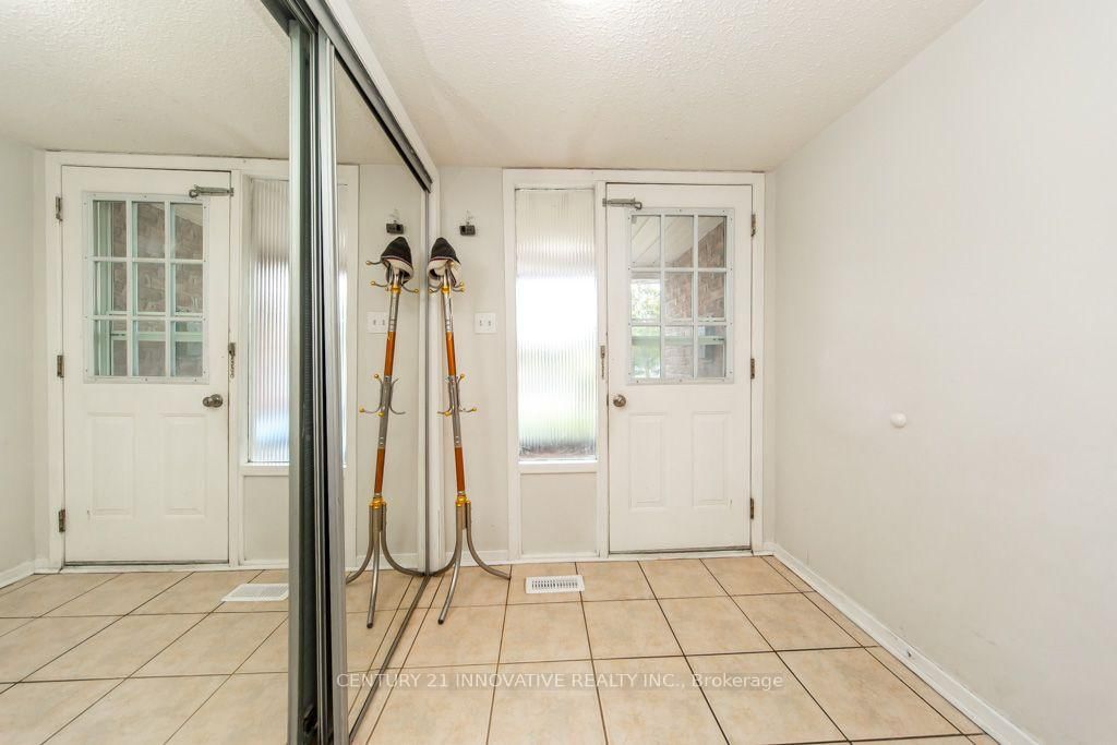 48 Dunthorne Court • Toronto, ON photo 4