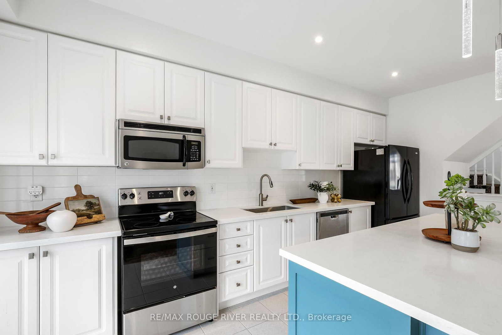17 Devineridge Avenue • Ajax, ON photo 11