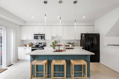 17 Devineridge Avenue • Ajax, ON photo 3