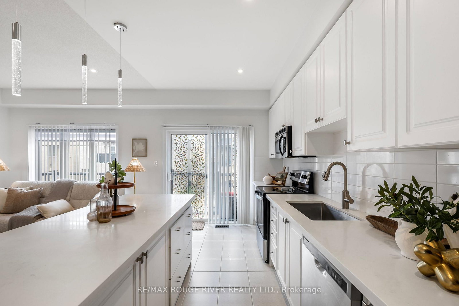 17 Devineridge Avenue • Ajax, ON photo 6