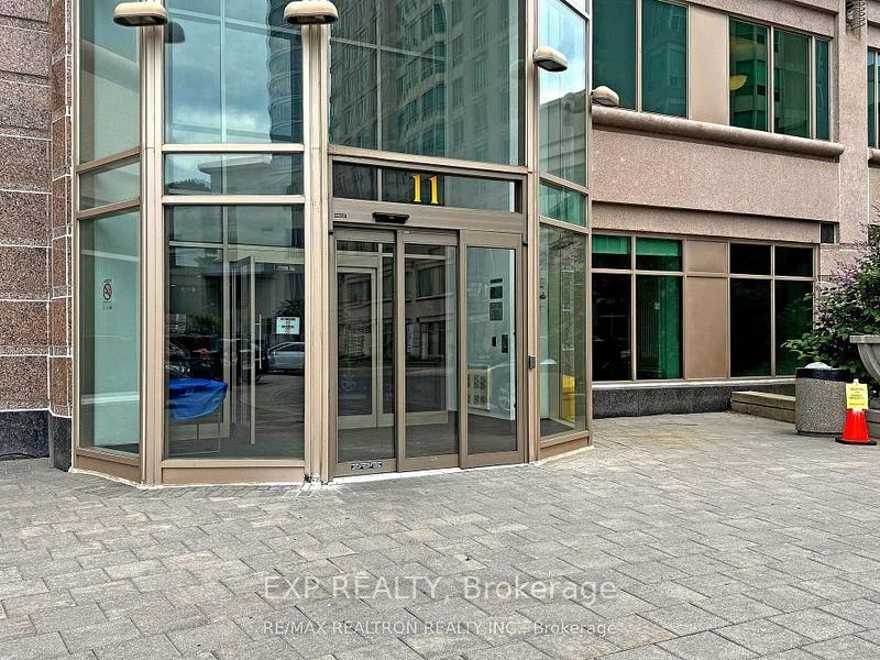 702 - 11 Lee Centre Drive