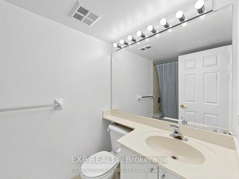 702 - 11 Lee Centre Drive