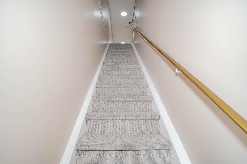 Room 2 - 1378 Danforth Avenue