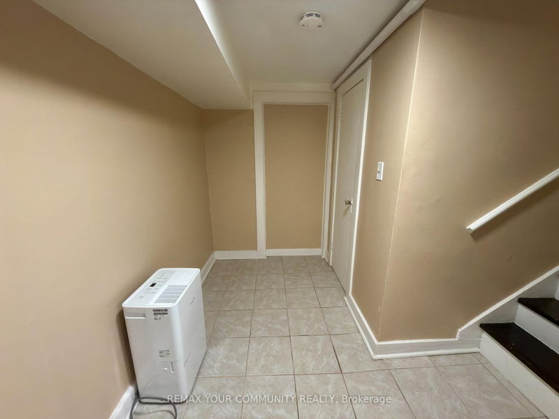 Lower Room 2 - 86 Lesmount Avenue