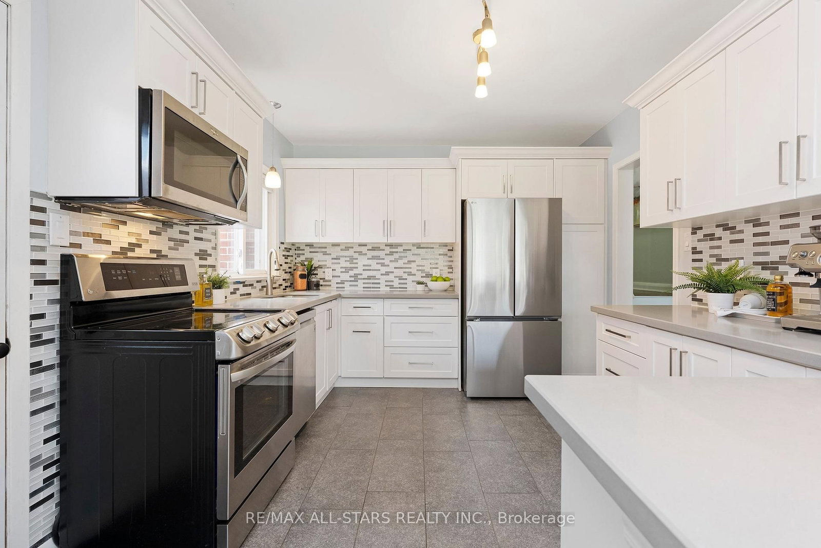 11 Penzance Drive • Toronto, ON photo 13