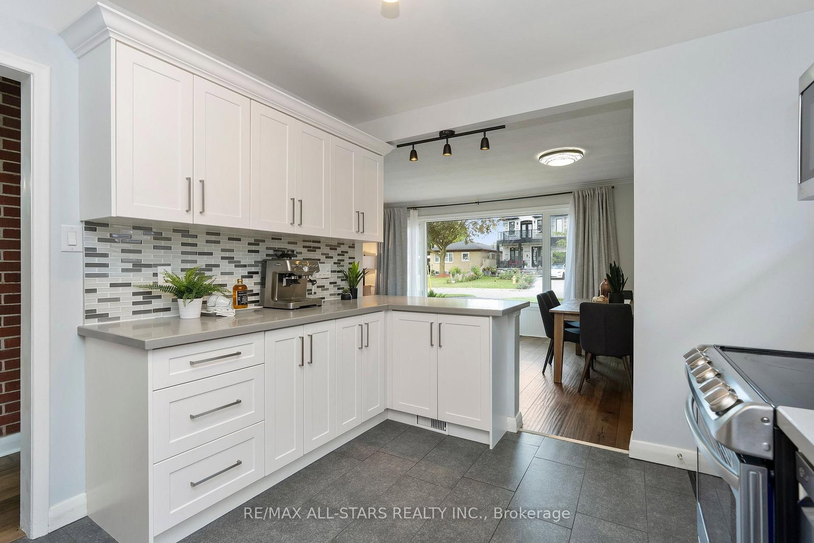 11 Penzance Drive • Toronto, ON photo 20