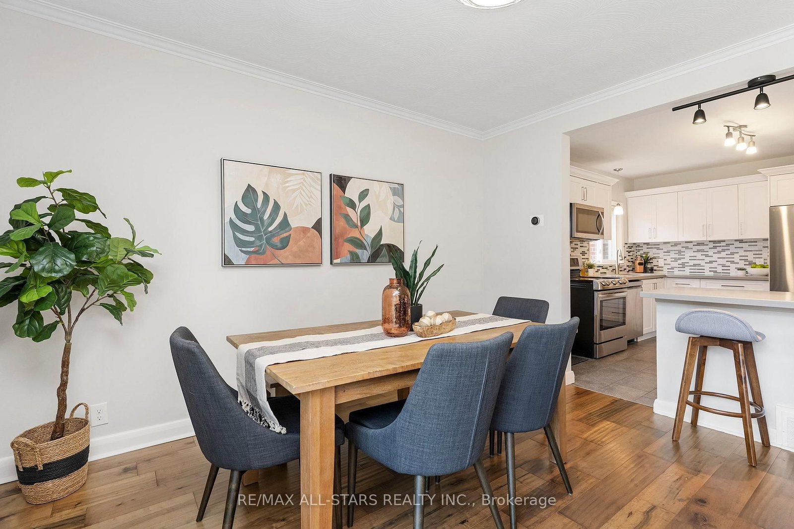 11 Penzance Drive • Toronto, ON photo 8