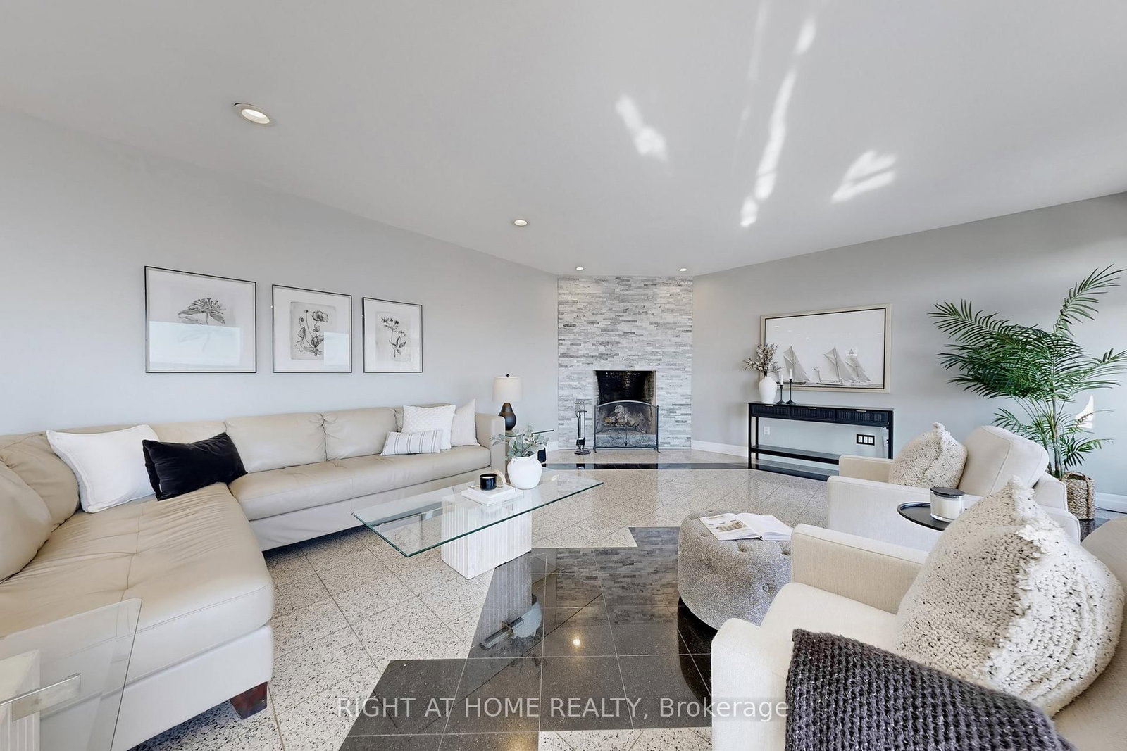 26 Ontoro Boulevard • Ajax, ON photo 16