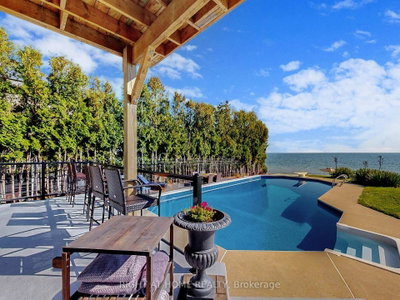 26 Ontoro Boulevard • Ajax, ON photo 2