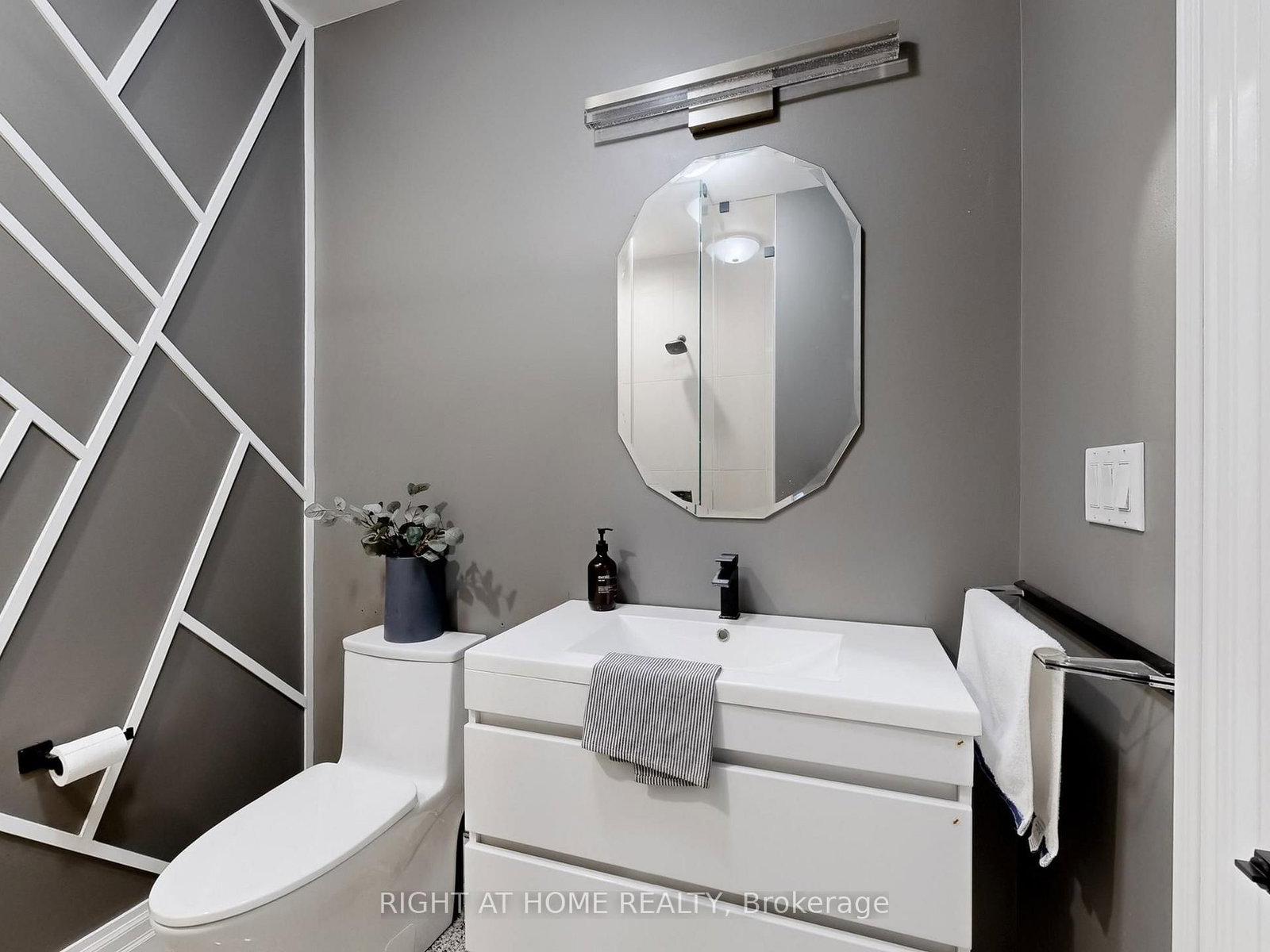 26 Ontoro Boulevard • Ajax, ON photo 26