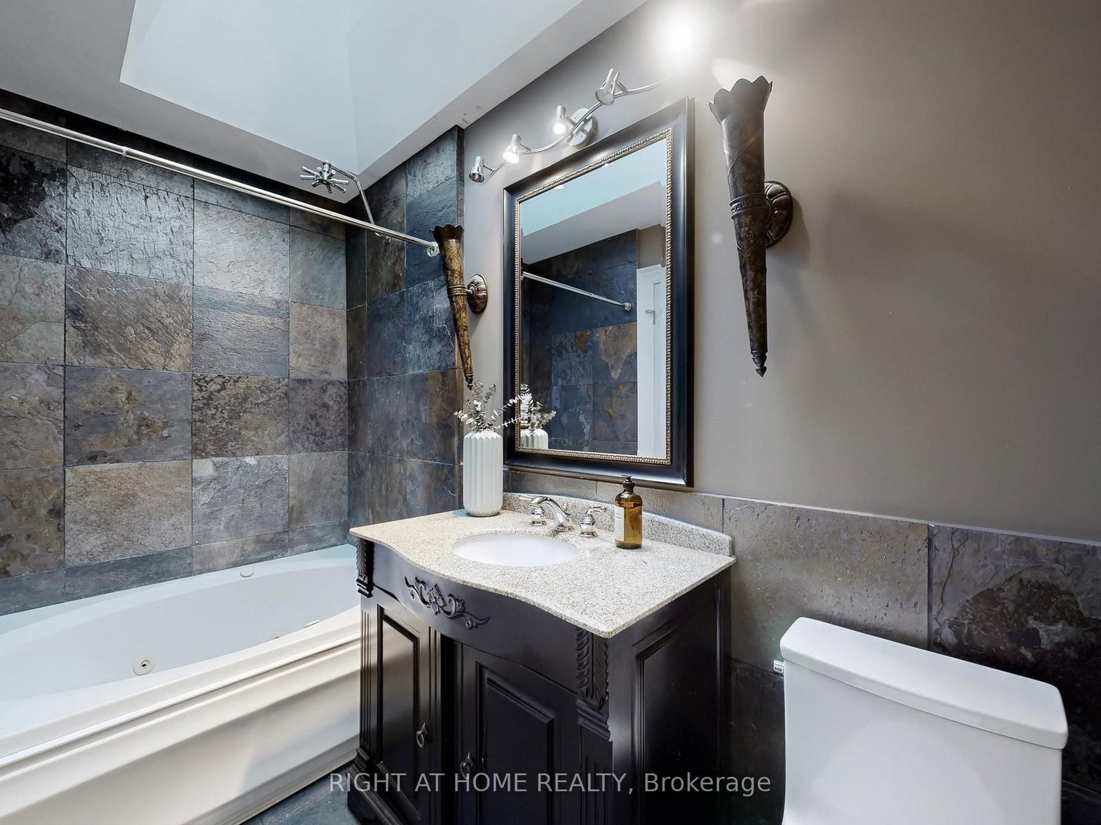 26 Ontoro Boulevard • Ajax, ON photo 39