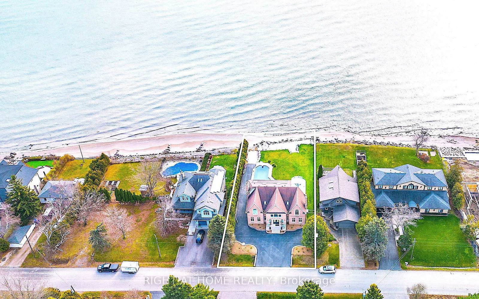 26 Ontoro Boulevard • Ajax, ON photo 4