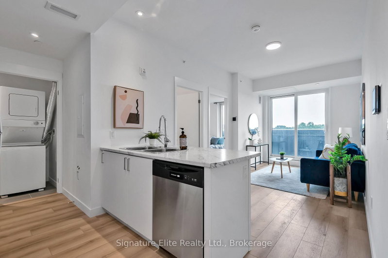 403 - 2382 Kingston Road