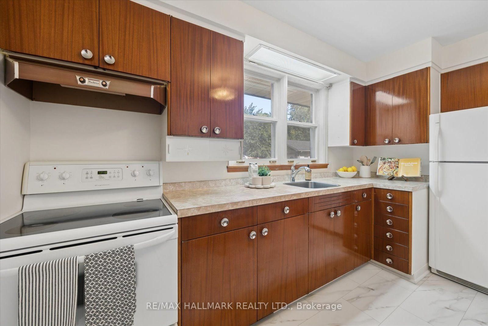 51 Allister Avenue • Toronto, ON photo 15