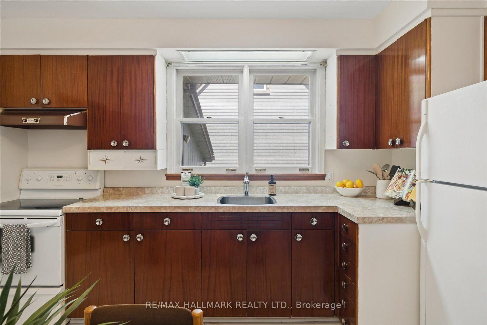 51 Allister Avenue • Toronto, ON photo 16